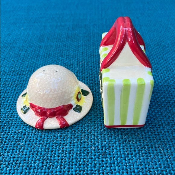 FIGI Salt and Pepper Shaker Set Daisies Purse & Hat - Picture 4 of 6